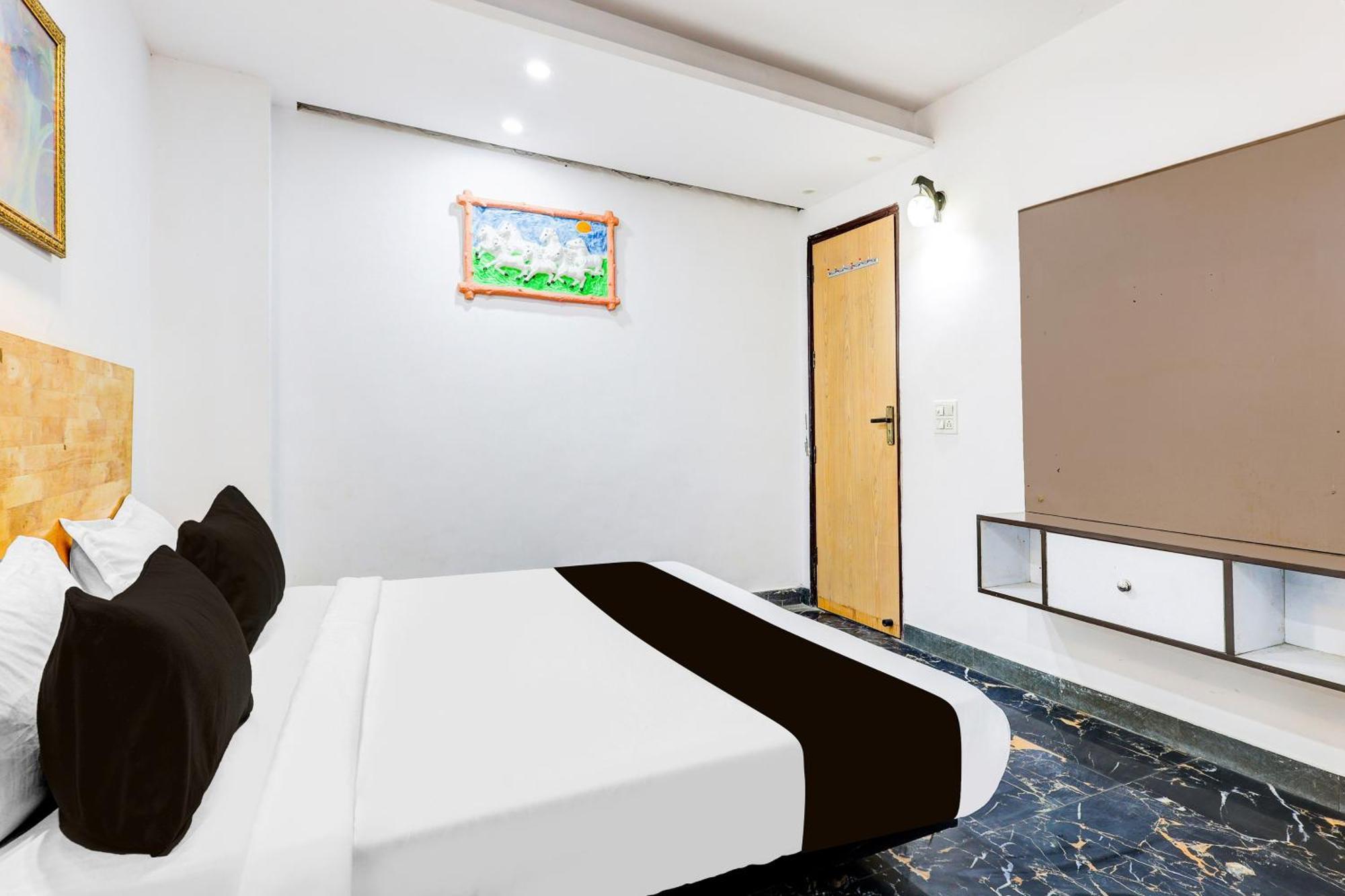 Hotel O Hari Nagar Ashram Nuova Delhi Esterno foto